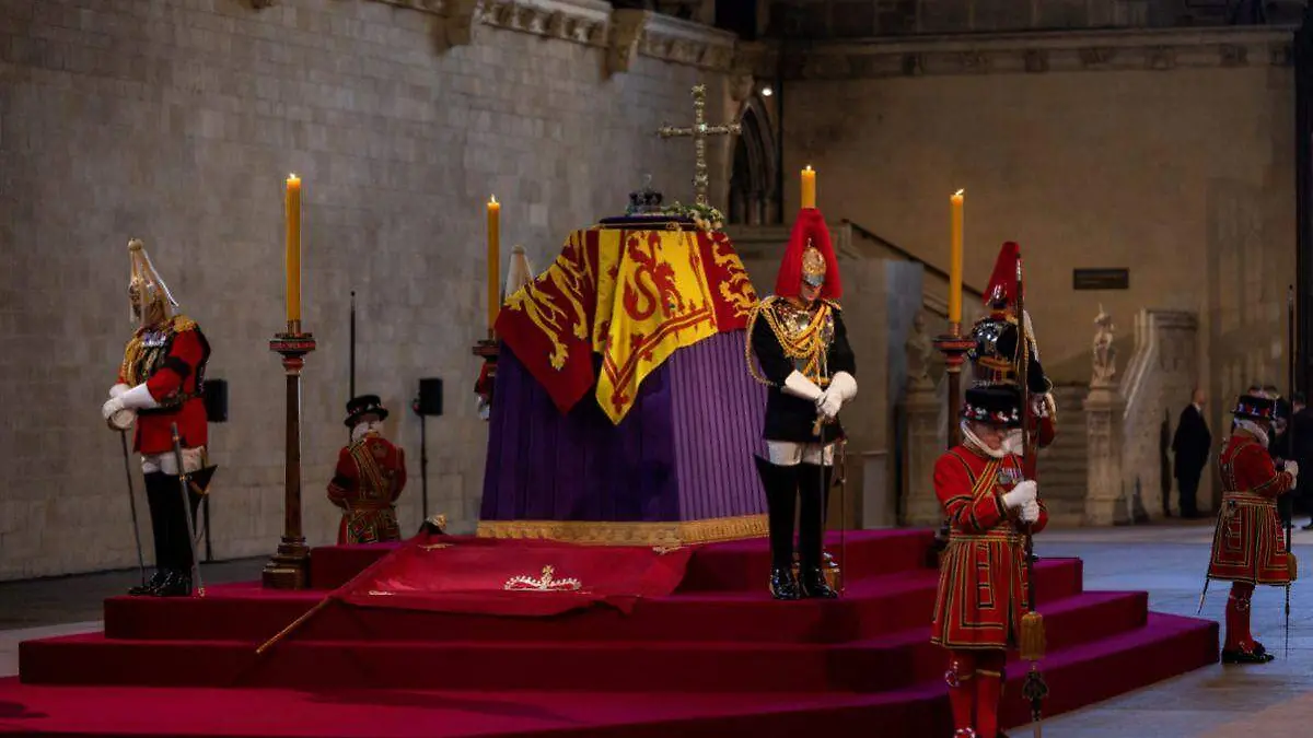 Reino Unido despide a Isabel II en su capilla ardiente previo a funeral de Estado